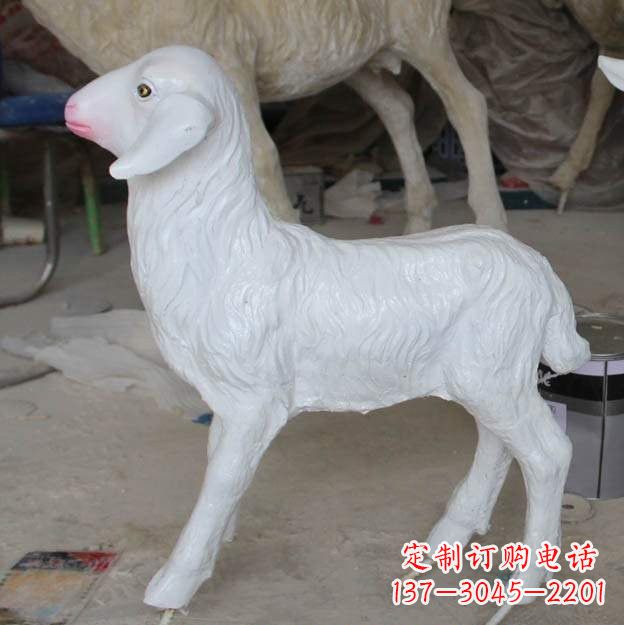四川玻璃钢雕刻的羊雕塑——艺术的精美表达