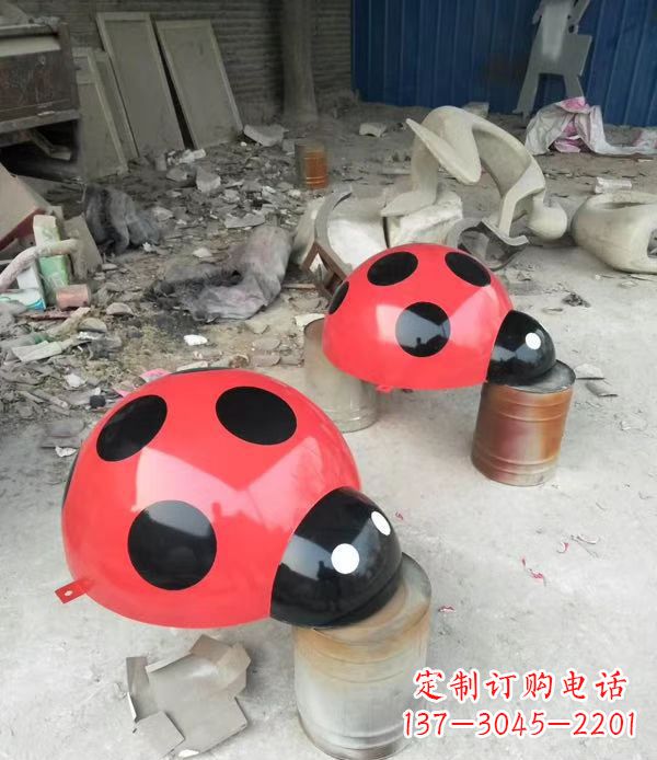 四川玻璃钢制瓢虫雕塑绚丽多彩的公园景观摆件