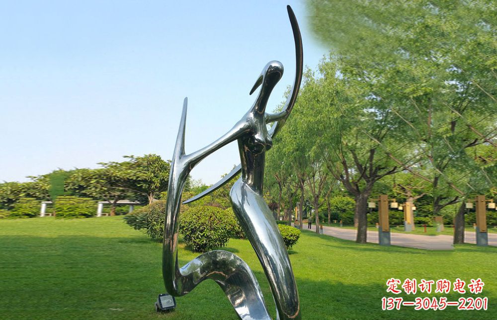 四川不锈钢美女雕塑给公园注入活力