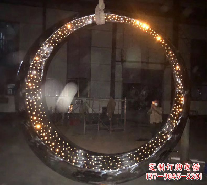 四川璀璨夜空,不锈钢发光月亮雕塑