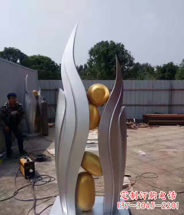 四川不锈钢广场翅膀雕塑象征着自由之翼