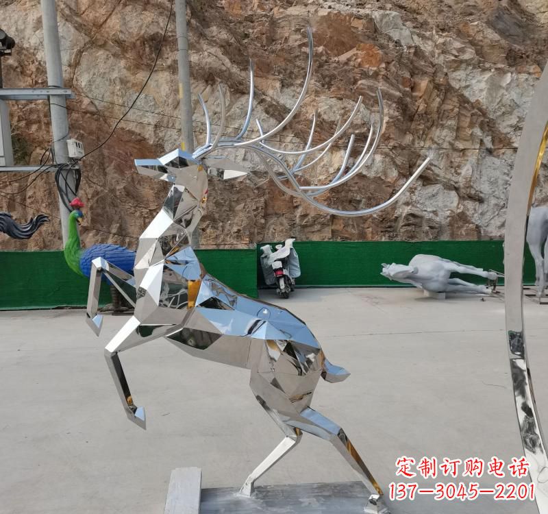 四川梅花鹿雕塑美丽而神秘的存在