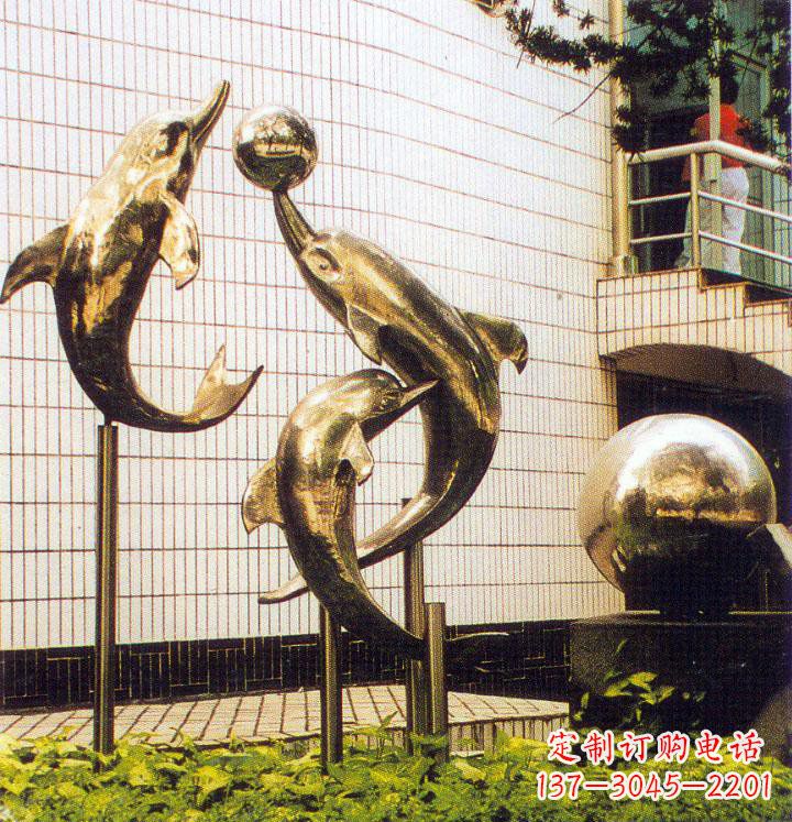 四川海豚跃动的校园雕塑