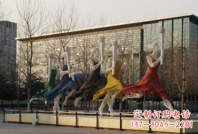 四川不锈钢火炬手雕塑象征着永恒的精神