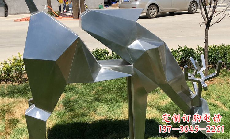 四川不锈钢梅花鹿雕塑给公园带来美丽风景