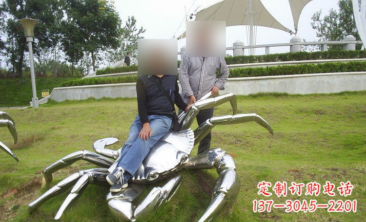 四川不锈钢螃蟹雕塑艺术美化公园环境