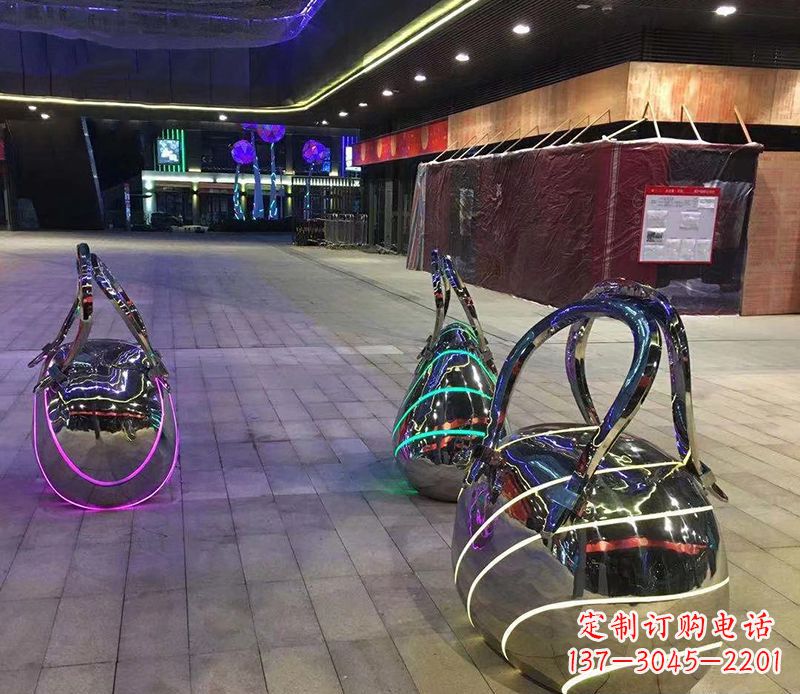 四川不锈钢手提包雕塑精美艺术品