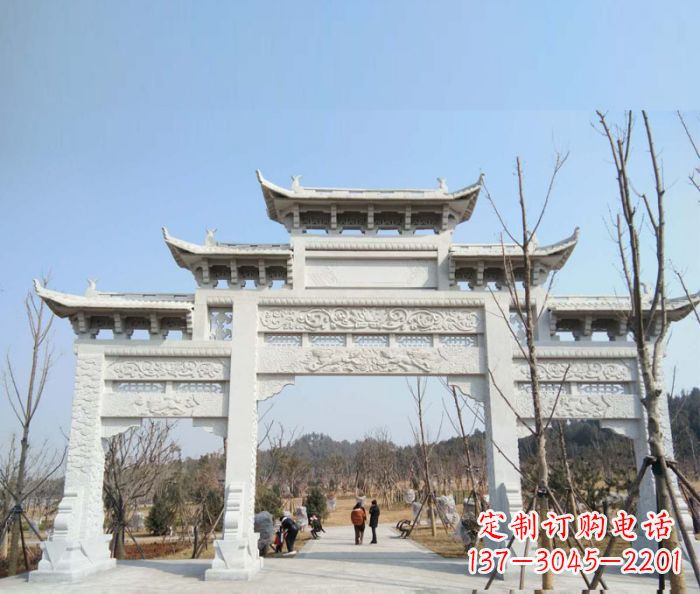 四川“村口三门石雕牌楼”——悠久历史的见证