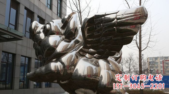四川精美不锈钢大翅膀猪景观雕塑