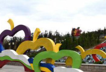 四川广场艺术：不锈钢抽象彩色苹果雕塑