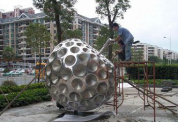 四川精心打造的街边苹果雕塑