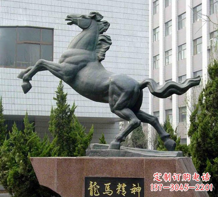 四川青铜奔马精美雕塑是钜鹰中领雕塑推出的一款…