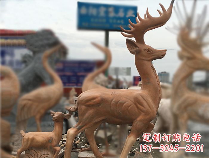 四川晚霞红动物驯鹿公园石雕